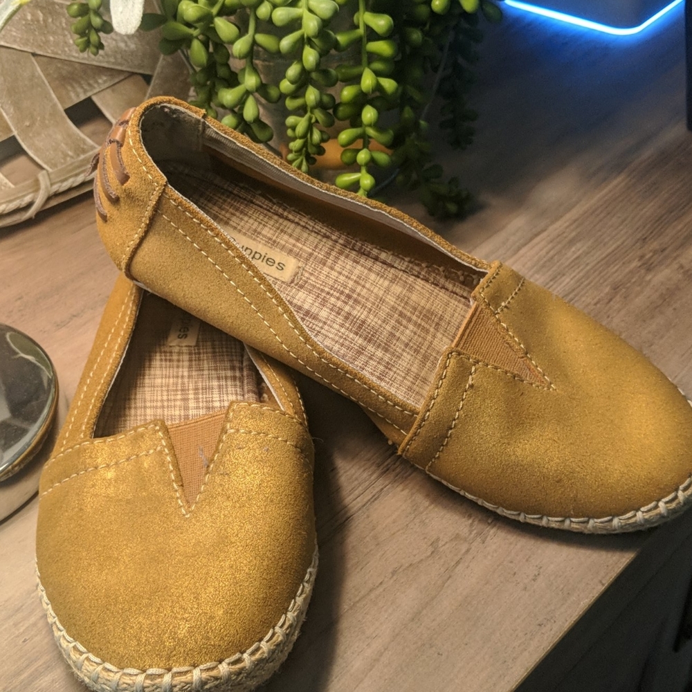 Hush Puppies flats